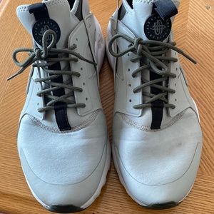 Nike huaraches size 12